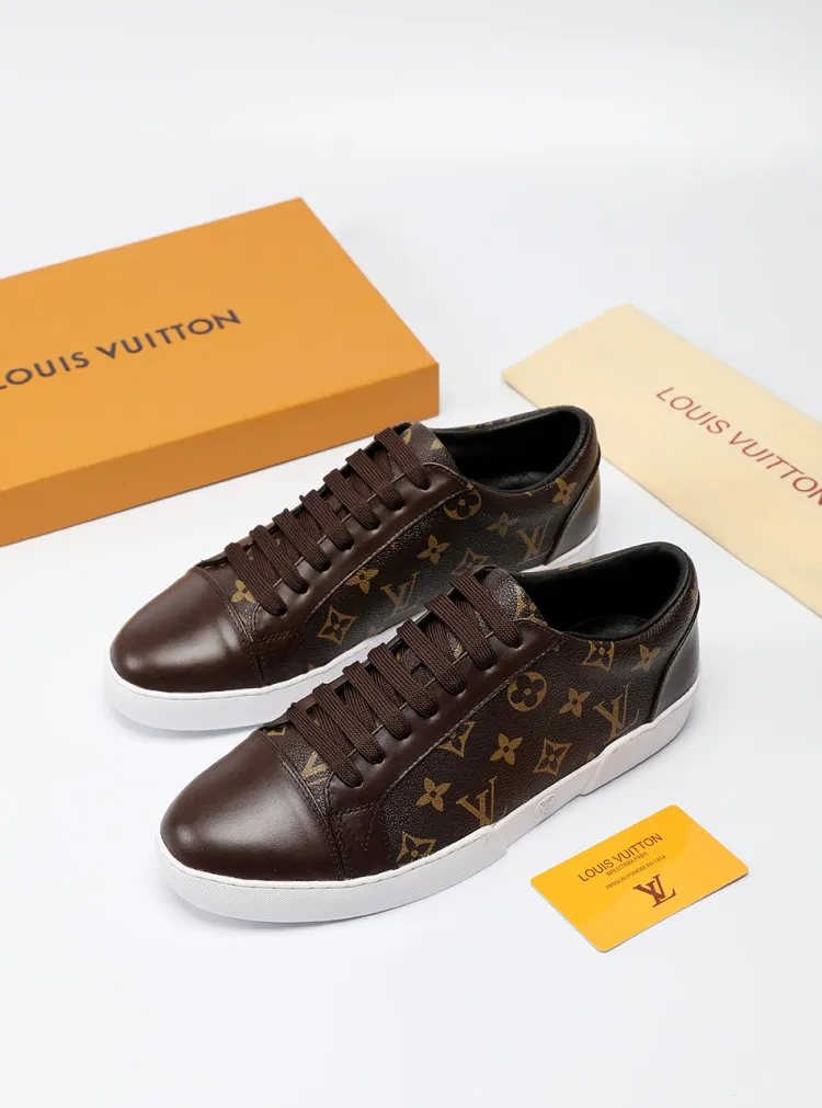 Factory price: 360💰LV official website popular series🔥🔥: 2 production, selected high-end imported cowhide, sheepskin lining sheepskin pads, paired with Louis Vuitton Monogram Ecli men's shoes 💰se canvas and pure black rubber soles, the ultimate simple design, the perfect interpretation of the latest inspiration for shoes, the integration of classics and fashion, high-end quality, worthy of your possession. The bottom car line will never be unglued🏆🏆🏆Welcome all sellers to sell in the picture above. We can send one piece on behalf of you. The code number is 38-44 (45 codes can be customized)